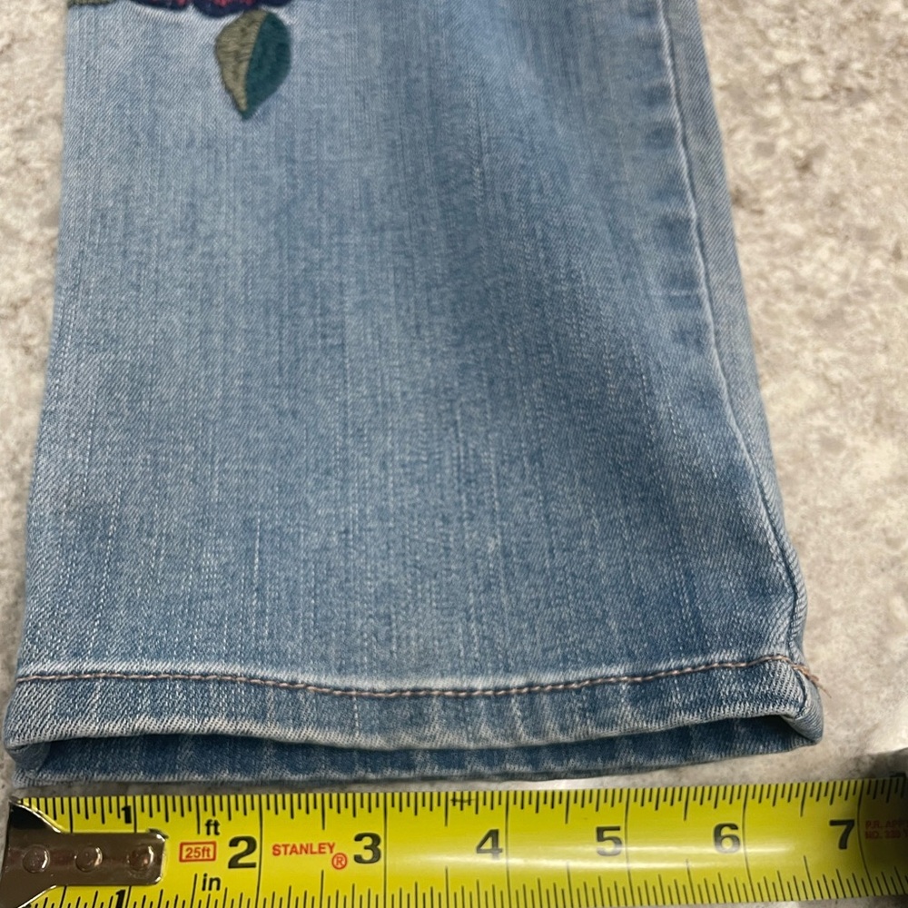 🌷💕🌷Chico's Blue Jeans with Floral Embroidery - Picture 7 of 8